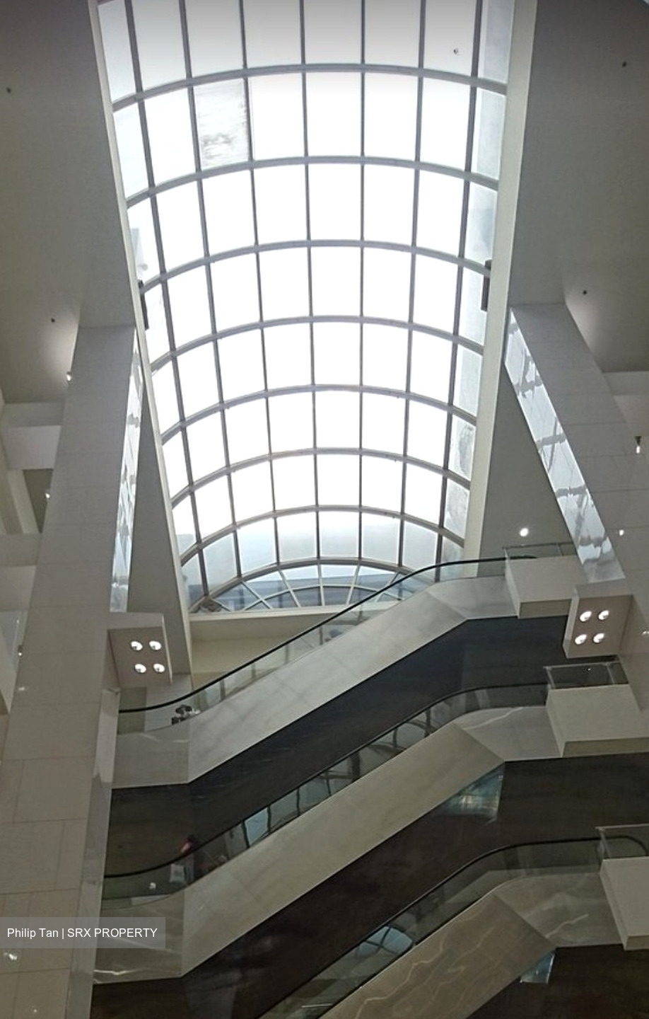 Lucky Plaza (D9), Retail #453027361